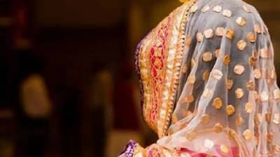 2 मुलांच्या आईचं बॅचलर शेजाऱ्याशी जुळलं सूत, नवऱ्याला कळताच त्याने केली अनोखी डील...