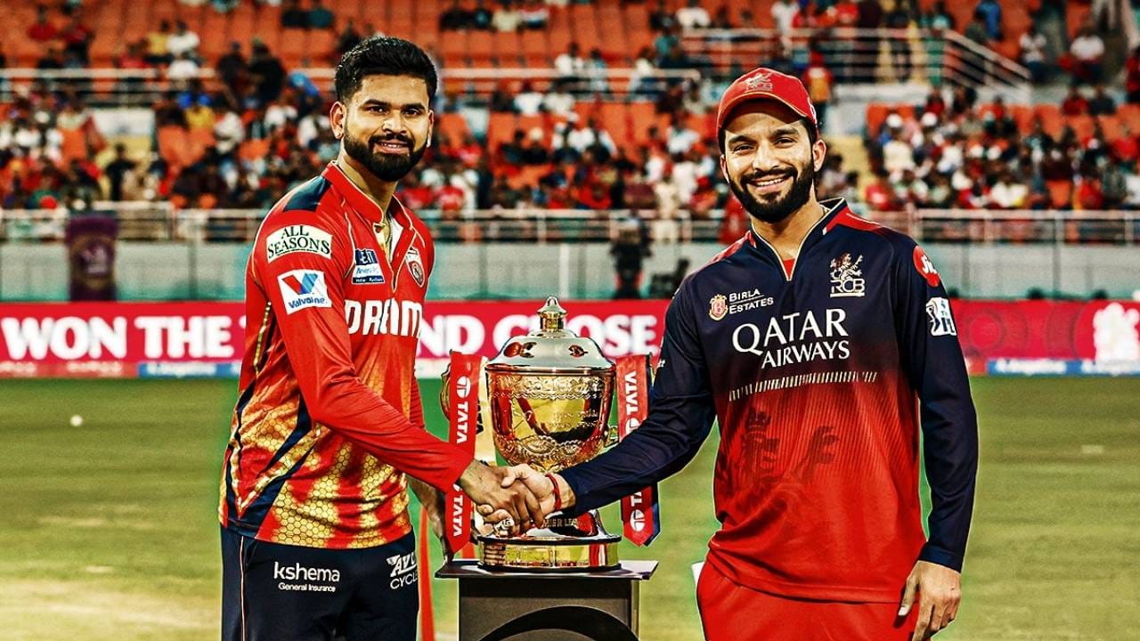 आयपीएल 2025 स्पर्धेच्या क्वॉलिफायर 2 फेरीत पंजाब किंग्सने मुंबई इंडियन्सचा 5 गडी राखून धुव्वा उडवला. या सामन्यात मुंबई इंडियन्सने विजयासाठी 204 धावांचं आव्हान दिलं होतं. हे आव्हान पंजाब किंग्सने 19व्या षटकात 5 गडी गमवून पूर्ण केलं आणि अंतिम फेरी गाठली. यासह पंजाब किंग्सने अनेक विक्रमांची नोंद केली आहे. (Photo_PBKS Twitter)