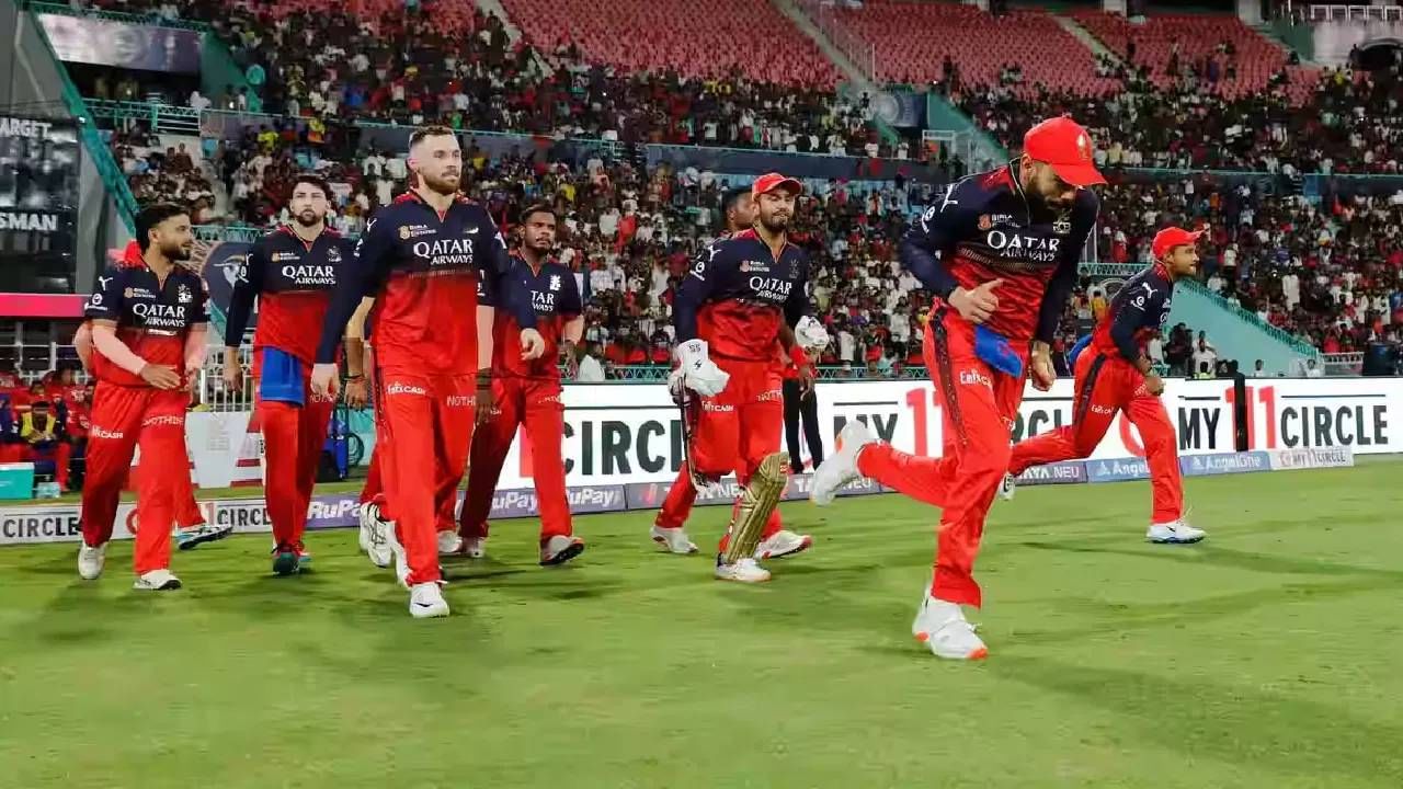 17 वर्षांच्या प्रदीर्घ कालावाधीनंतर रॉयल चॅलेंजर्स बंगळुरुला जेतेपदाची चव चाखता येईल असं त्याने भाकीत वर्तवलं आहे. इतकंच काय तर या सामन्यात सामनावीराचा पुरस्कार विराट कोहलीला मिळेल याबाबतही त्याने भविष्य वर्तवलं आहे. 