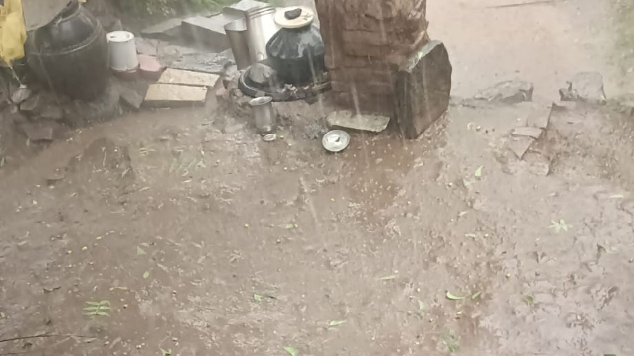 राज्यात मे महिन्यातही दमदार पाऊस झाला होता. त्यानंतर कृषी विभागाने पावसाचा खंड पडणार आहे, यामुळे शेतकऱ्यांनी पेरणीची घाई करु नये, असा सल्ला दिला होता.