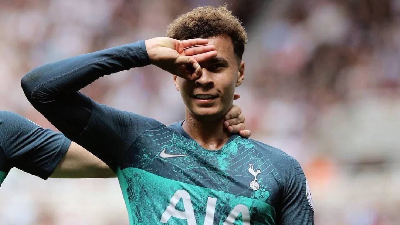 ऋषभ पंतचं सेलीब्रेशन हे इंग्लंडचा फुटबॉलपटू डेले अली याची प्रेरणा घेऊन केल्याचं बोललं जातं आहे. एव्हर्टन आणि टोटेनहॅम हॉटस्परकडून खेळणारा डेले अली गोल केल्यानंतर अशाच पद्धतीने डोळ्यावर बोट ठेवून साजरा करायचा. ऋषभ पंतने त्याचं अनुकरण केल्याचं बोललं जात आहे. 