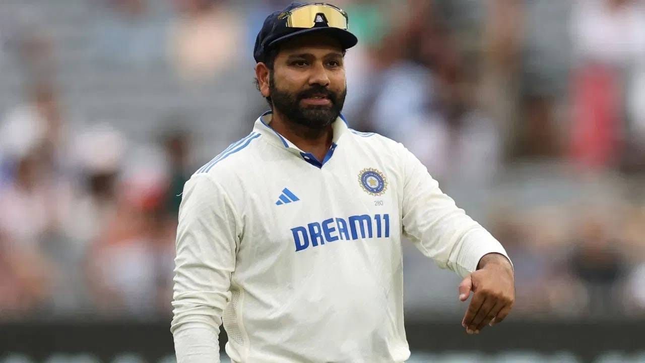 मागच्या वर्षी टी20  विश्वचषक जिंकल्यानंतर या फॉरमॅटला रामराम ठोकणारा टीम इंडियाचा कर्णधार रोहित शर्मा 7 मे रोजी कसोटी क्रिकेटमधून निवृत्त झाला. यापुढे रोहित शर्मा फक्त एकदिवसीय क्रिकेट खेळताना दिसेल.