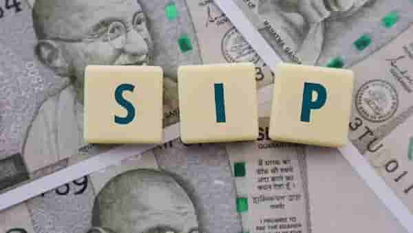 SIP पेमेंट फेल झाल्यास बँक किती दंड आकारते? जाणून घ्या