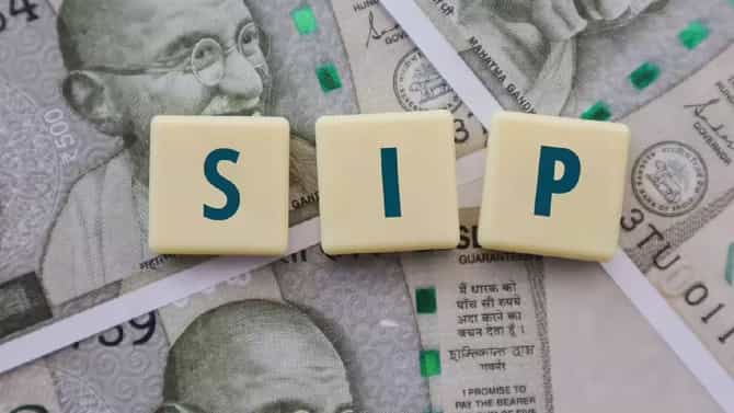SIP पेमेंट फेल झाल्यास बँक किती दंड आकारते? जाणून घ्या
