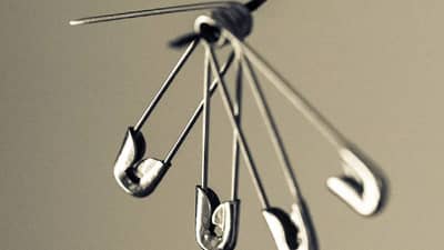 फक्त साडीपुरतेच नाही, या छोट्याशा सेफ्टी पिनचा वापर अशा पद्धतीनेही होतो!