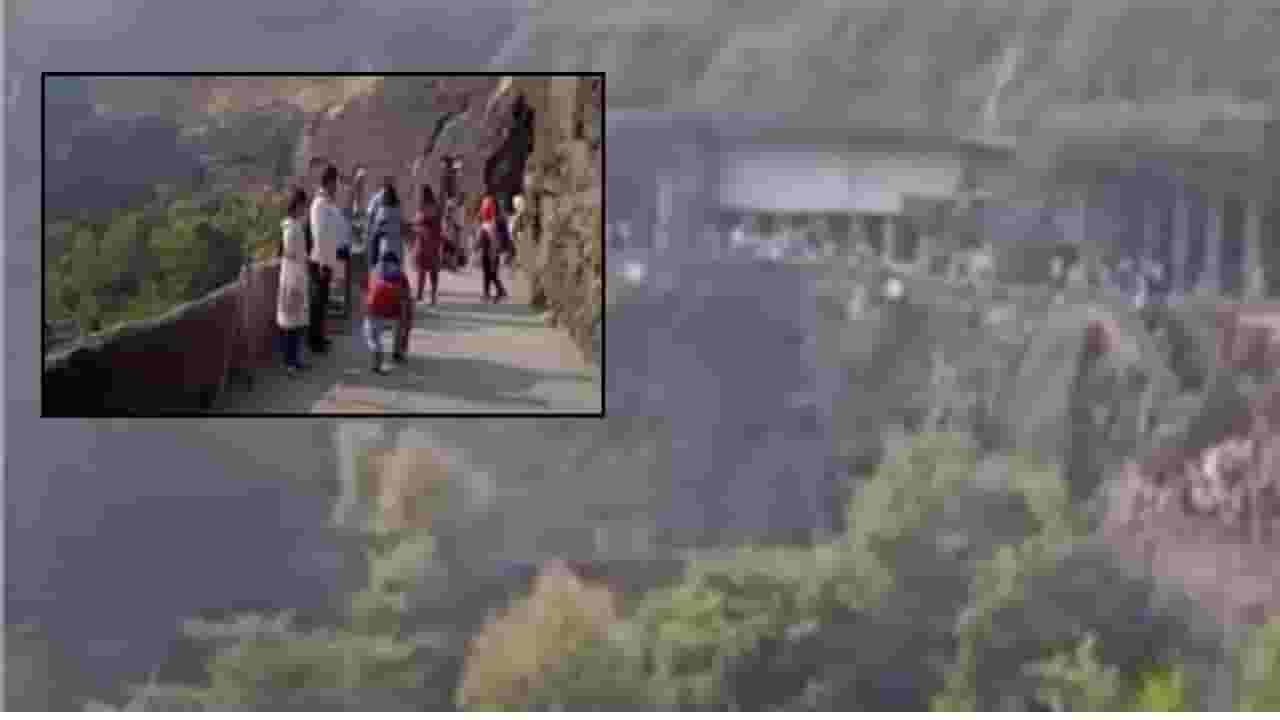 Sambhajinagar : सप्तकुंड धबधबा बघण्यासाठी गेलेल्या पर्यटकांवर मधमाशांचा हल्ला