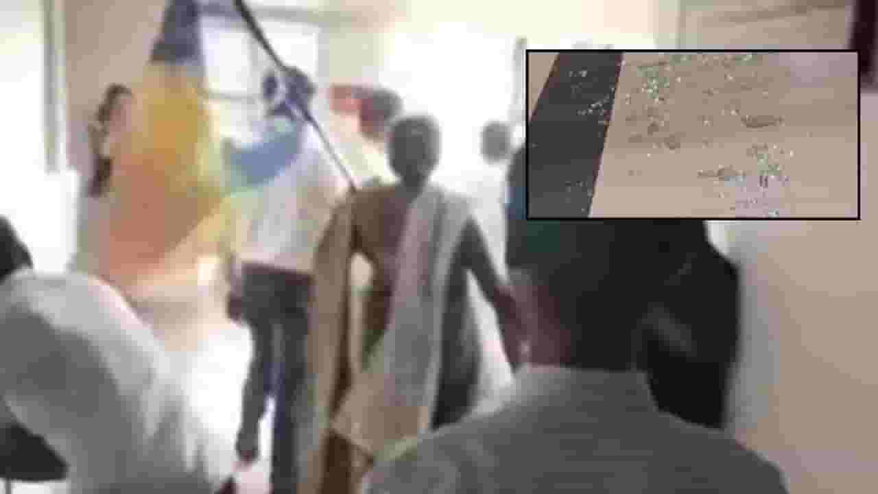 Sangali News : सांगलीतील वंचितकडून खासगी रुग्णालयाची तोडफोड Sangali News : सांगलीतील वंचितकडून खासगी रुग्णालयाची तोडफोड