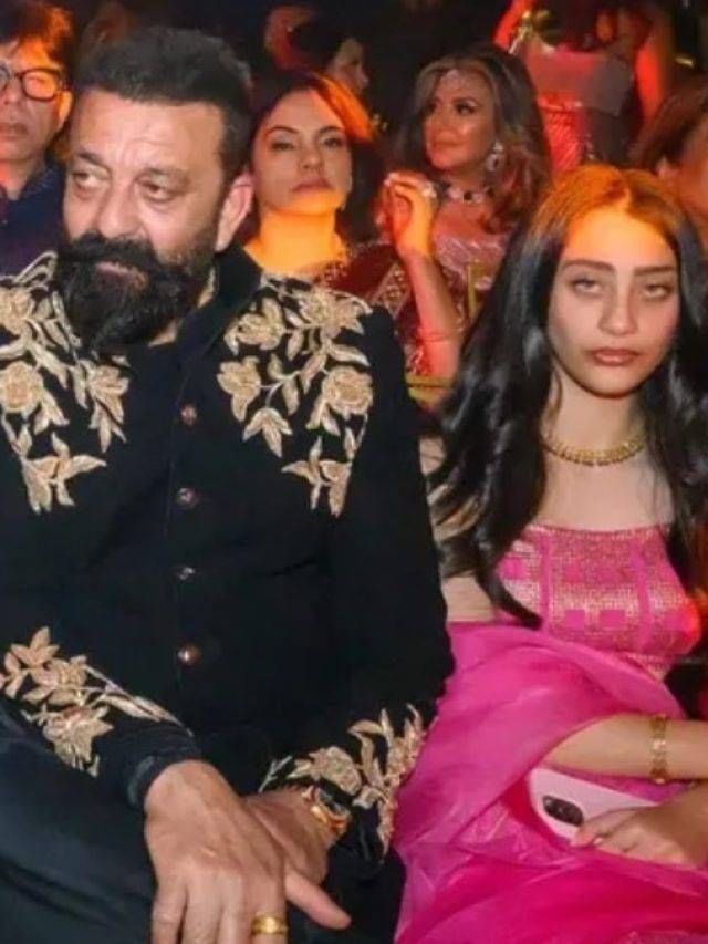 संजूबाबाची लाडकी लेक झाली इतकी मोठी; ट्रान्सफॉर्मेशन पाहून नेटकरी थक्क! संजूबाबाची लाडकी लेक झाली इतकी मोठी; ट्रान्सफॉर्मेशन पाहून नेटकरी थक्क!