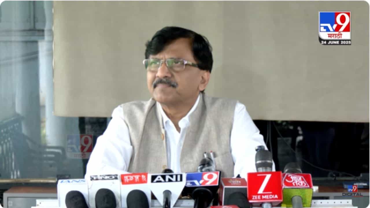 Sanjay Raut : मराठीवर आक्रमण करणाऱ्यांच्या का बैठका घेताय? संजय राऊतांचा घणाघात