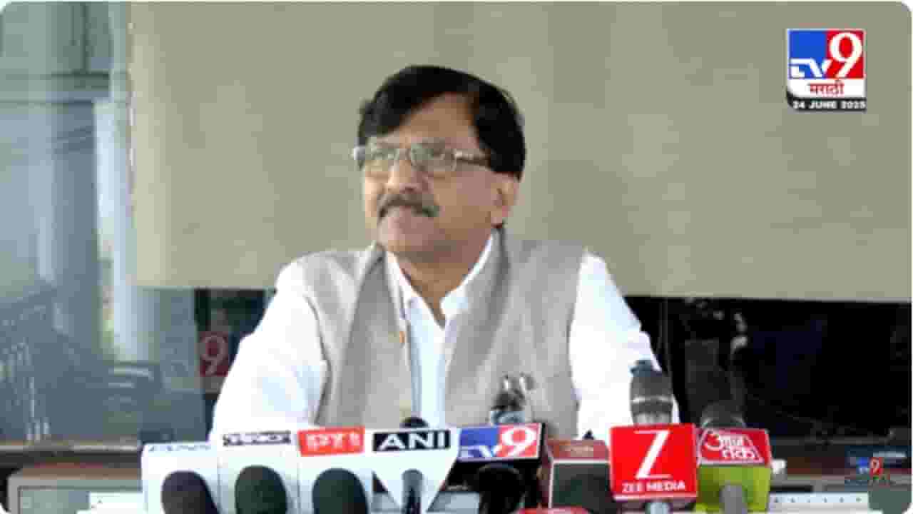 Sanjay Raut : मराठीवर आक्रमण करणाऱ्यांच्या का बैठका घेताय? संजय राऊतांचा घणाघात Sanjay Raut : मराठीवर आक्रमण करणाऱ्यांच्या का बैठका घेताय? संजय राऊतांचा घणाघात