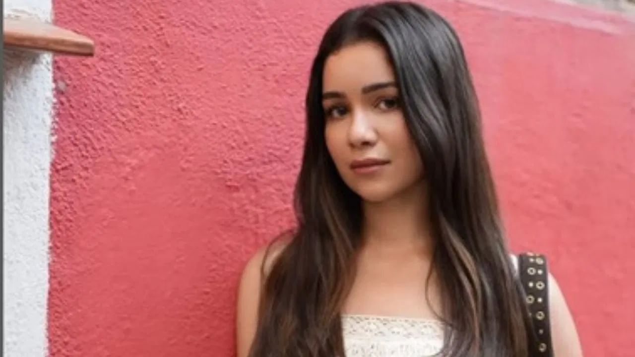 भारतीय क्रिकेट संघ सध्या कसोटी मालिकेसाठी इंग्लंड दौऱ्यावर आहे. दिग्गज माजी क्रिकेटर सचिन तेंडुलकर याची लेक सारा तेंडुलकर ही लंडनमध्ये आहे. सारा सध्या लंडनमध्ये सुट्ट्यांचा आनंद घेत आहे. सारा काही दिवसांपूर्वी ऑस्ट्रेलियात होती. साराने ऑस्ट्रेलियात ऑस्ट्रेलियाचा माजी क्रिकेटर मॅथ्यू हेडन याची मुलगी ग्रेस हेडनसोबत धमाल मस्ती केली.  (Photo-Screenshot/Instagram)