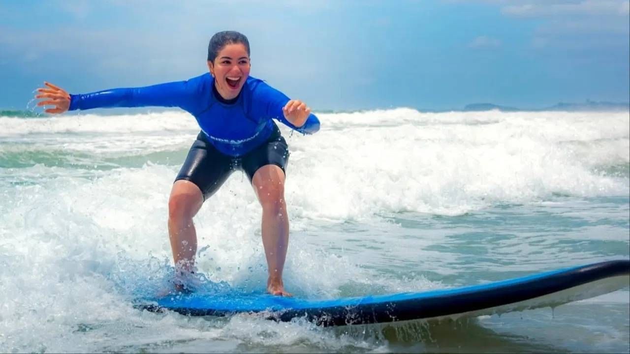 सारा सोशल मीडियावर कायम सक्रिय असते. रोजच्या घडामोडींबाबत ती काही ना काही अपडेट देत असते. आता सारा तेंडुलकर इंग्लंड ट्रिपवर आहे.  (Photo: Instagram)