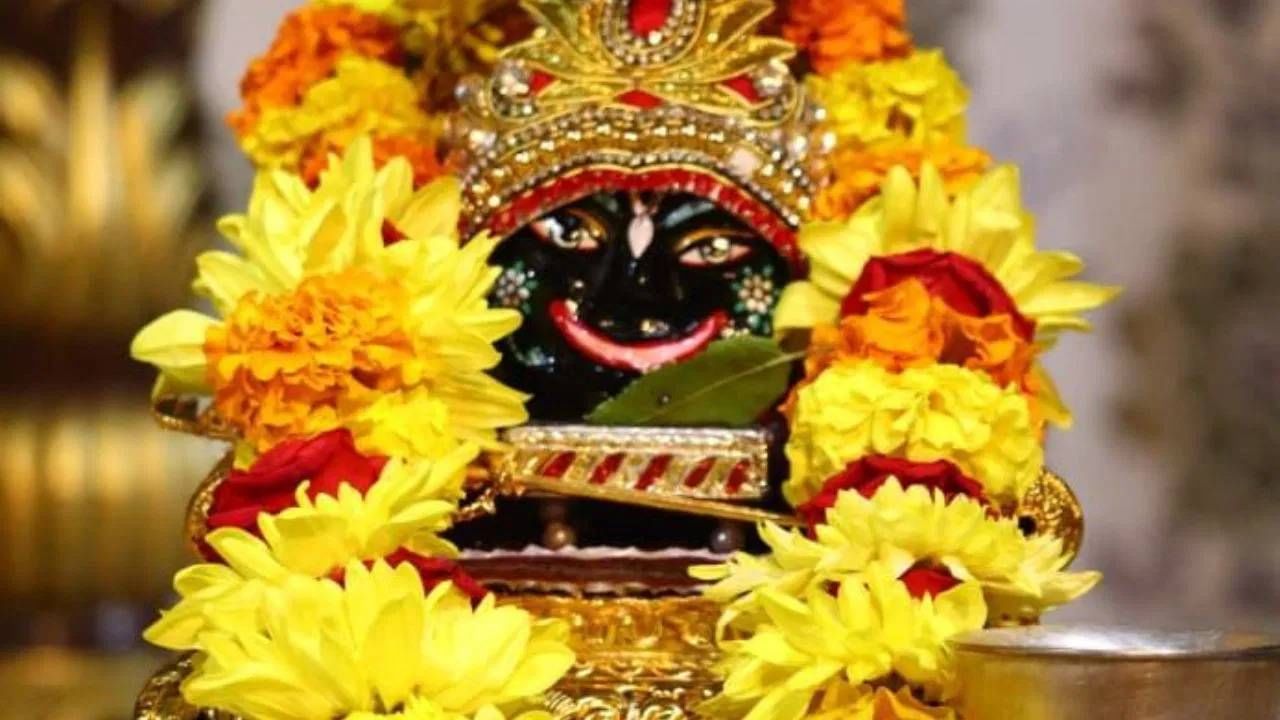 शाळिग्रामची पूजा नियमित केली पाहीजे. इतकंच काय तर शालिग्रामची योग्य काळजी घेतली पाहीजे. शाळिग्राम हा भगवान विष्णुंचं स्वरूप मानलं जातं. (सर्व फोटो- टीव्ही 9 हिंदी)