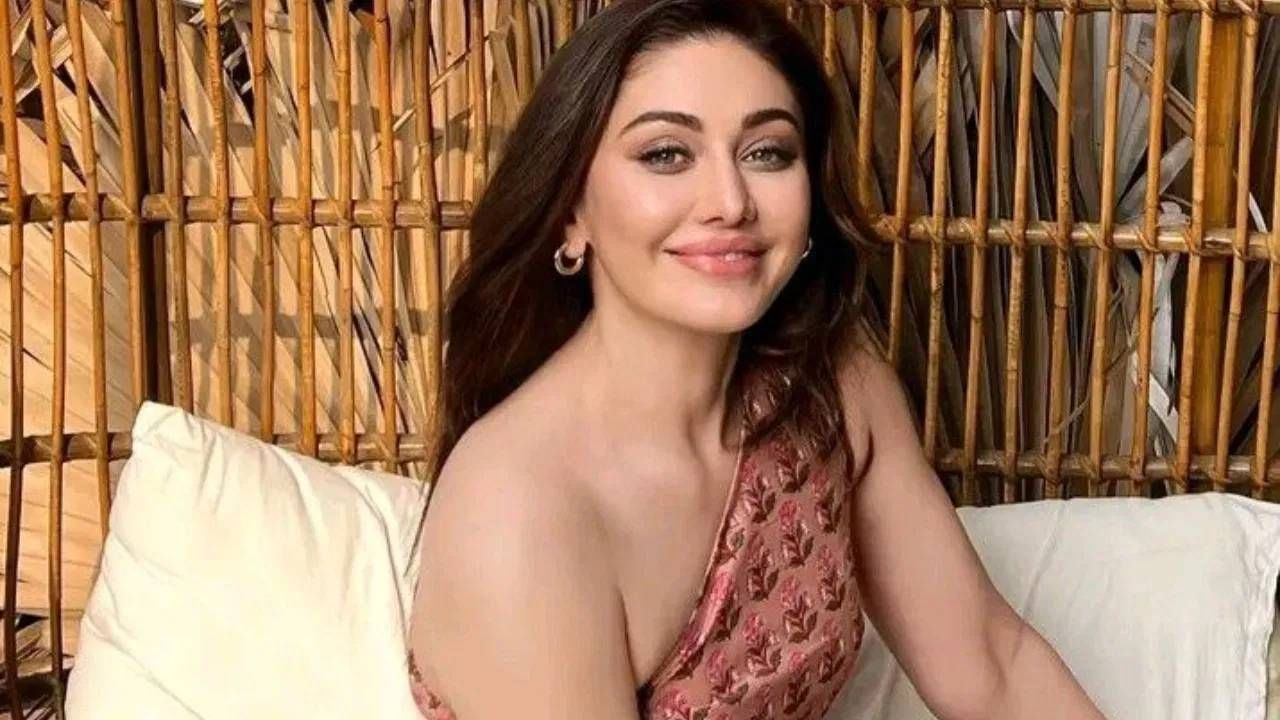 एक प्रतिभावान अभिनेत्री असण्यासोबतच, शेफाली जरीवाला खूप धार्मिक होती. बऱ्याचदा शेफाली ही धार्मिक स्थळांना भेट देत असे. फेब्रुवारी 2025 मध्ये, शेफाली जरीवाला ही आदि शंकराचार्य मंदिरातही गेली.