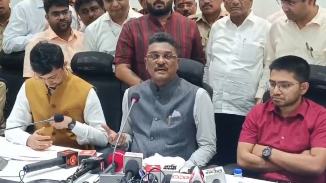 'पालकमंत्री असतानाही माझ्या जिल्ह्यातील कामे खोळंवली...', शिवसेना मंत्र्याने खदखद व्यक्त करत मांडले जाहीर दुःख 'पालकमंत्री असतानाही माझ्या जिल्ह्यातील कामे खोळंवली...', शिवसेना मंत्र्याने खदखद व्यक्त करत मांडले जाहीर दुःख