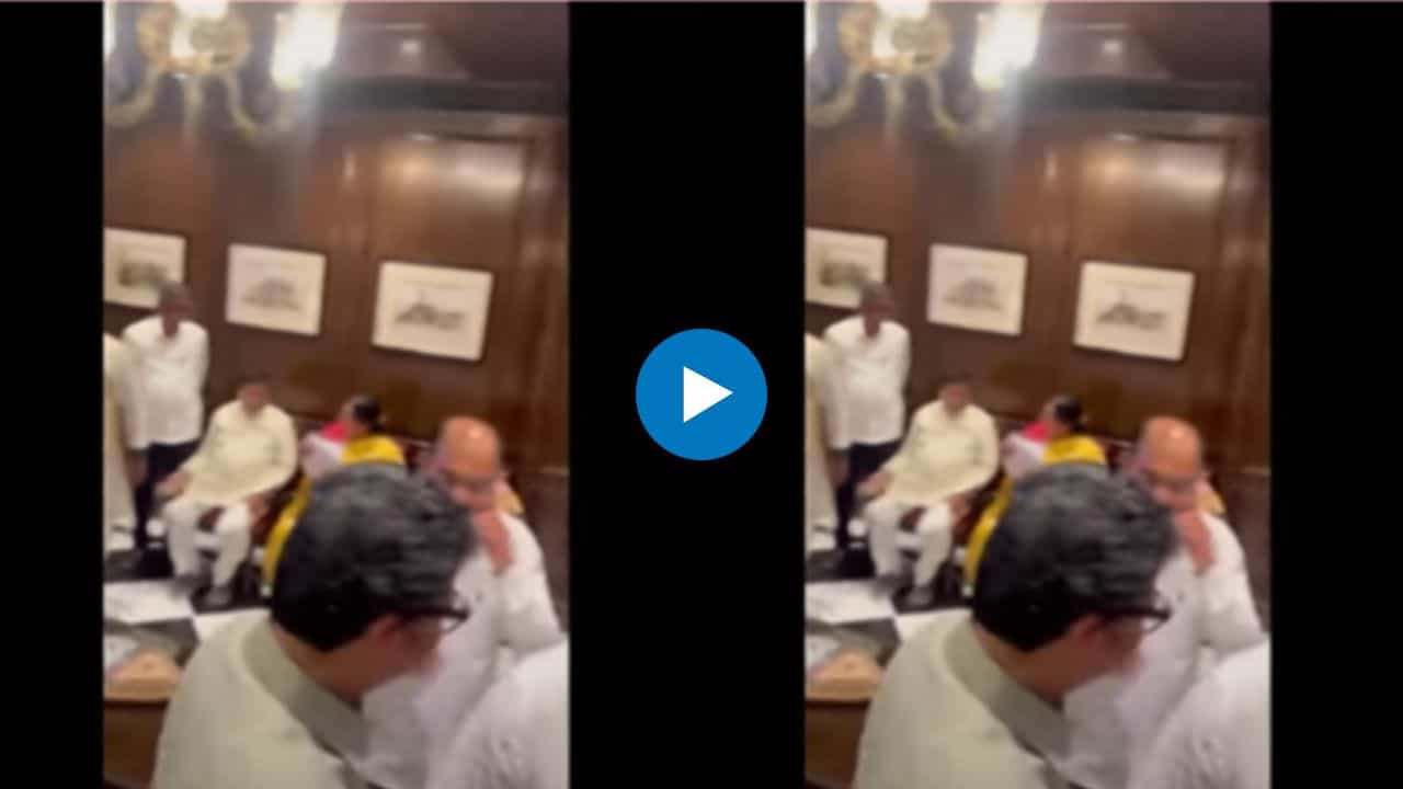 Uddhav Thackeray Sena : ठाकरेंचे आमदार विधानसभा अध्यक्षांच्या भेटीला; केली मोठी मागणी Uddhav Thackeray Sena : ठाकरेंचे आमदार विधानसभा अध्यक्षांच्या भेटीला; केली मोठी मागणी