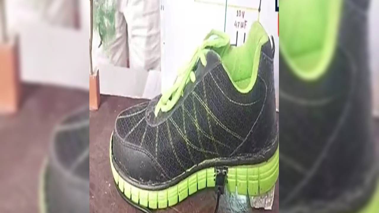 आता चालत चालत होईल फोन चार्ज! १५ वर्षाच्या मुलाने साकारलेले हे नवे ईनोवेशन एकदा नक्की वाचा! आता चालत चालत होईल फोन चार्ज! १५ वर्षाच्या मुलाने साकारलेले हे नवे ईनोवेशन एकदा नक्की वाचा!