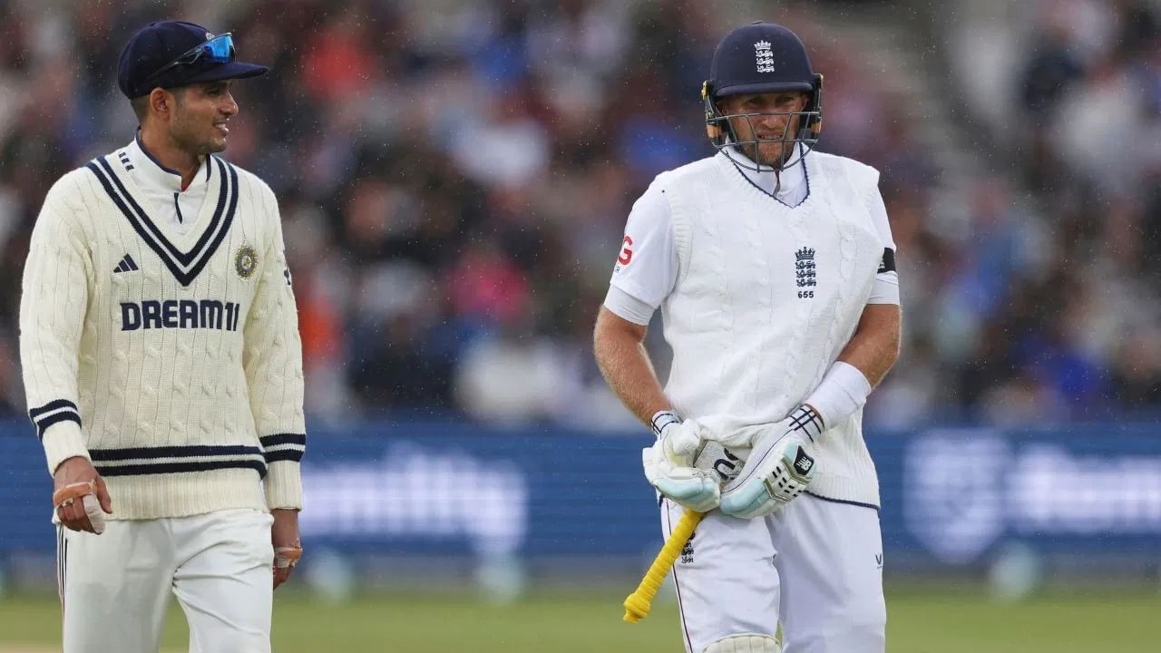 इंग्लंडचा अनुभवी फलंदाज आणि माजी कर्णधार जो रुट गेल्या काही वर्षांत सातत्याने कसोटी क्रिकेटमध्ये धमाकेदार कामगिरी करतोय. रुटचा टीम इंडिया विरुद्धचा दुसरा कसोटी सामना हा त्याच्या कारकीर्दीतील 155 वा सामना असणार आहे. रुटला या सामन्यात वर्ल्ड रेकॉर्ड ब्रेक करण्याची संधी आहे. (Photo Credit : PTI)