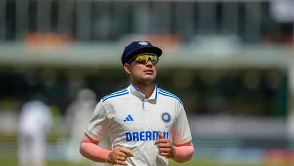 भारतीय संघाला कसोटी क्रिकेटच्या इतिहासात फक्त 3 वेळाच इंग्लंड विरुद्ध इंग्लंडमध्ये मालिका जिंकता आली आहे. तर आता रोहित शर्मा याच्या निवृत्तीनंतर शुबमन गिल टीम इंडियाचं नेतृत्व करणार आहे. त्यामुळे शुबमन गिल टीम इंडियाला इंग्लंडमध्ये कसोटी मालिका जिंकून देणारा चौथा कर्णधार ठरणार का? याकडे चाहत्यांचं लक्ष असणार आहे. (Photo Credit : PTI)