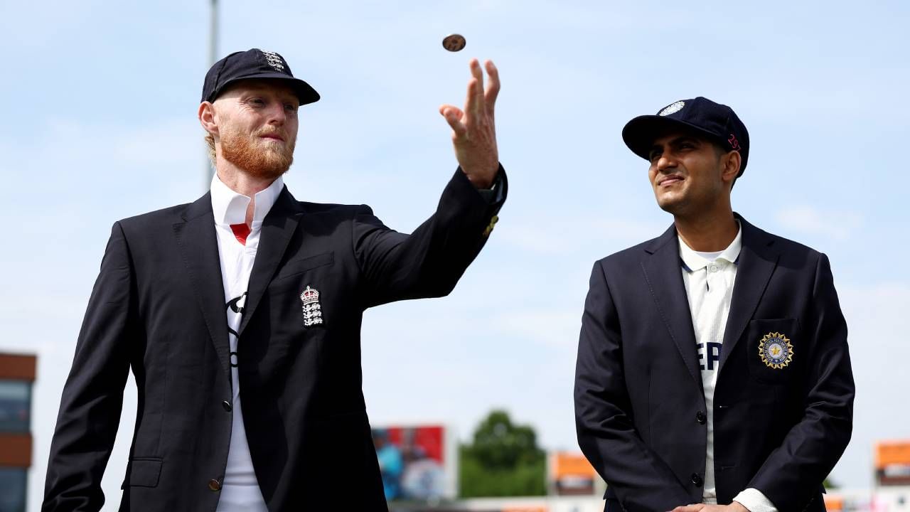 अँडरसन तेंडुलकर कसोटी मालिकेची सुरुवात टीम इंडियासाठी निराशाजनक राहिली. पहिल्याच सामन्यात पराभवाचं तोंड पाहावं लागलं. त्यामुळे भारतावर मालिकेत कमबॅकचं आव्हान आहे. दुसरा कसोटी सामना गमावला तर मालिका पूर्णपणे इंग्लंडच्या पारड्यात झुकेल. 