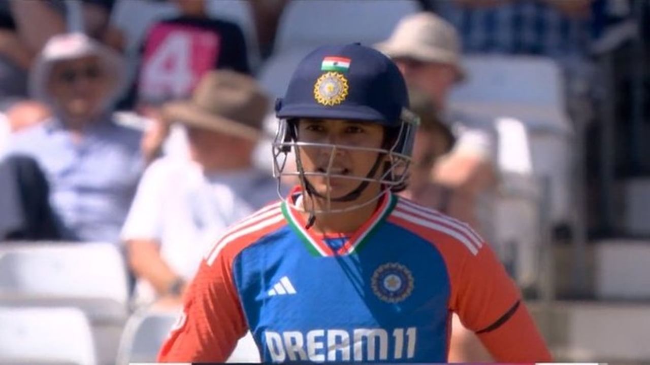 WENG vs WIND : स्मृती मंधानाचं शतक, टीम इंडियाचं द्विशतक, इंग्लंडसमोर 211 धावांचं आव्हान