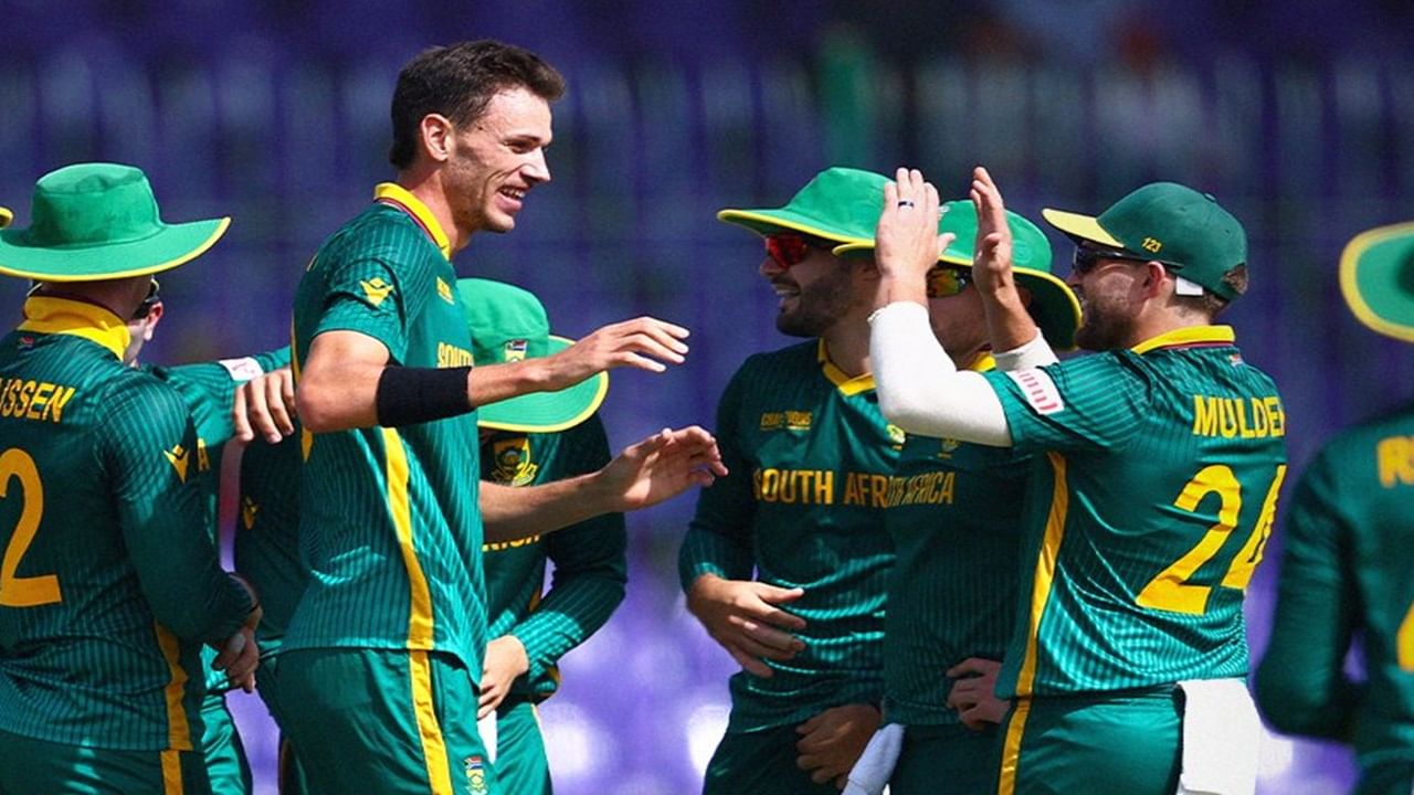 Tri Series : न्यूझीलंड-झिंबाब्वे विरूद्धच्या टी 20i मालिकेसाठी दक्षिण आफ्रिकेचा संघ जाहीर, बेबी एबीचं 2 वर्षांनंतर कमबॅक Tri Series : न्यूझीलंड-झिंबाब्वे विरूद्धच्या टी 20i मालिकेसाठी दक्षिण आफ्रिकेचा संघ जाहीर, बेबी एबीचं 2 वर्षांनंतर कमबॅक