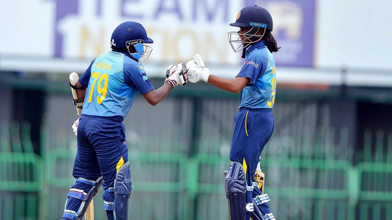 मेन्स आशिया कप टी 20 स्पर्धा होणार की नाही? याबाबतती शंका आहे. ही स्पर्धा सप्टेंबरमध्ये होणार आहे. मात्र भारत-पाकिस्तान यांच्यातील संबंधांमुळे या स्पर्धेचं आयोजन होणं अवघड असल्याचं म्हटलं जात आहे.(Photo Credit : BCCI/SLC TWITTER)