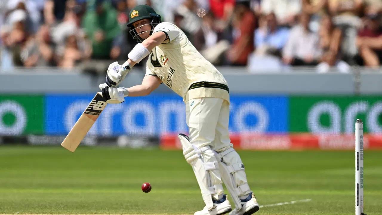 स्टीव्ह स्मिथने 112 चेंडूंचा सामना केला आणि 10 चौकारांच्या मदतीने 66 धावा केल्या. एडन मार्करमच्या गोलंदाजीवर फटका मारताना चुकला आणि थेट मार्को यानसेनच्या हाती झेल देऊन बाद झाला. (Photo- Gareth Copley/Getty Images)