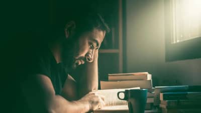 रात्रभर अभ्यास करताय? ‘या’ 4 सवयींनी अभ्यासात होईल जबरदस्त सुधारणा!