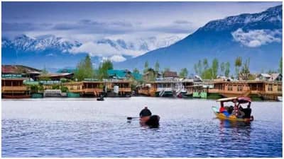 तुम्हाला पावसाचा पुरेपूर आनंद घ्यायचा असेल, तर मुन्नारमधील ही 5 ठिकाणे नक्की करा एक्सप्लोर