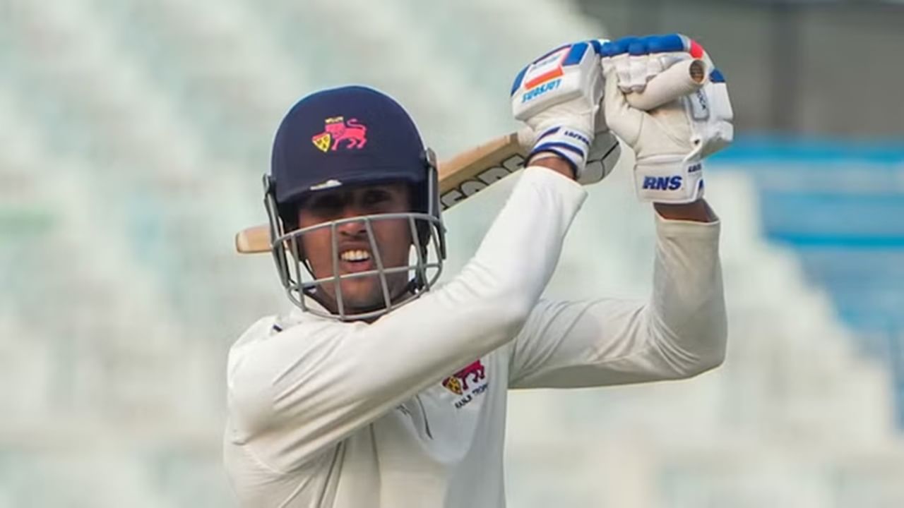 IND A vs ENG A : मुंबईकर तनुष कोटीयनला कर्णधाराने शतक करण्यापासून रोखलं! नक्की काय घडंल? IND A vs ENG A : मुंबईकर तनुष कोटीयनला कर्णधाराने शतक करण्यापासून रोखलं! नक्की काय घडंल?