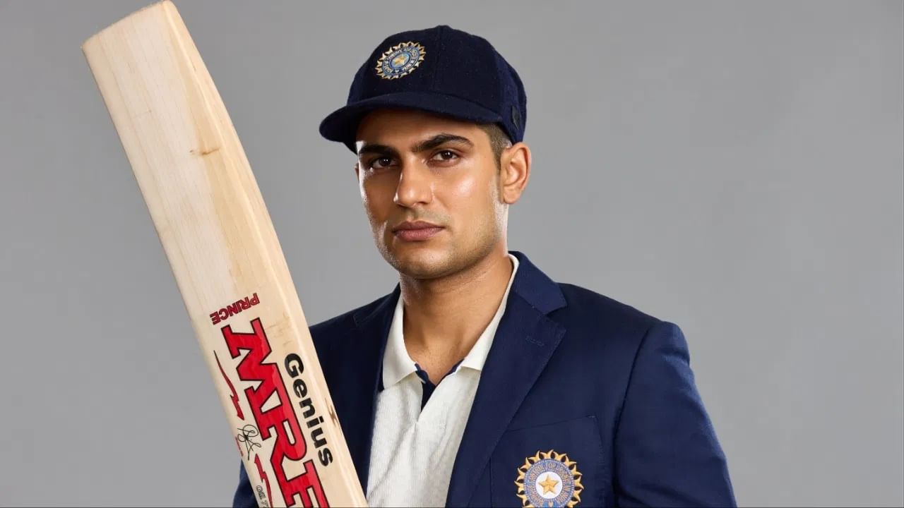 बीसीसीआयने शुबमन गिल याचे 4 फोटो एक्स या सोशल मीडियावरुन पोस्ट केले आहेत. शुबमन गिल याने या  फोटोंमध्ये अनेक पोज दिल्या आहेत.  (Photo Credit: Bcci)