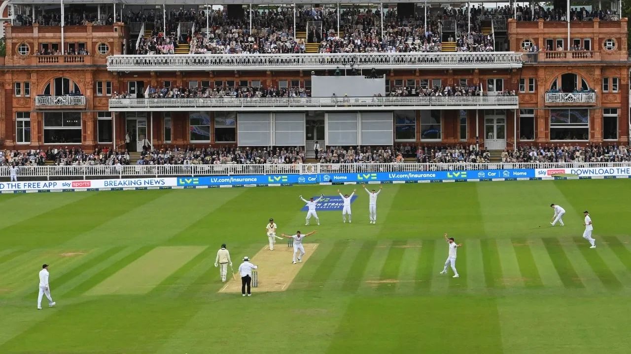 IND vs ENG : इंडिया-इंग्लंड पहिल्या टेस्टआधी स्टार बॉलरला दुखापत, 19 वर्षाच्या गोलंदाजाला बोलावलं IND vs ENG : इंडिया-इंग्लंड पहिल्या टेस्टआधी स्टार बॉलरला दुखापत, 19 वर्षाच्या गोलंदाजाला बोलावलं