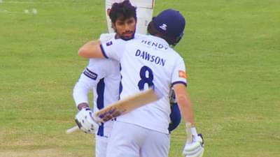 11 चौकार-3 षटकार, पदार्पणात कडक शतक, भारतीय फलंदाजाचा इंग्लंडमध्ये कारनामा