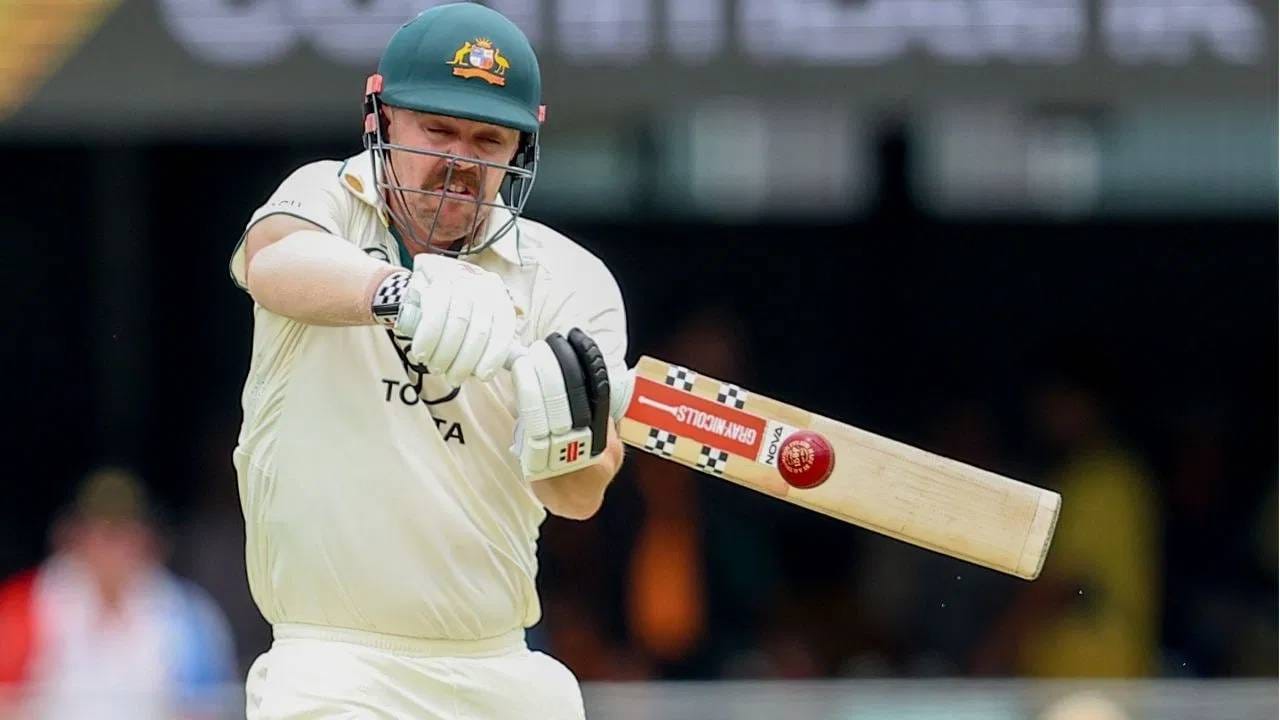 ऑस्ट्रेलियाने वेस्ट इंडिजविरुद्धचा पहिला कसोटी सामना  जिंकला. खरं तर पहिल्या डावात वेस्ट इंडिजकडे 10 धावांची आघाडी होती. पण दुसऱ्या डावात ऑस्ट्रेलियाने 310  धावा केल्या. तसेच विजयासाठी 301 धावांचं आव्हान ठेवलं होतं. पण वेस्ट इंडिजचा संघ फक्त 141 धावांवरच बाद झाला.  (Photo: PTI)