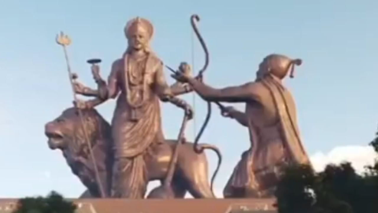 भवानी माता द्विभुजाची पाहिजे की अष्टभुजाची? धाराशिवमध्ये 108 फुटी शिल्पावरून राजकारण तापले भवानी माता द्विभुजाची पाहिजे की अष्टभुजाची? धाराशिवमध्ये 108 फुटी शिल्पावरून राजकारण तापले