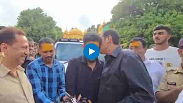 Udayanraje Bhosale: पप्पी-झप्पी झाली, केक भरवला, गिफ्टही दिलं; कार्यकर्त्याच्या मुलाचा वाढदिवस अन् उदयनराजेंचं सेलिब्रेशन