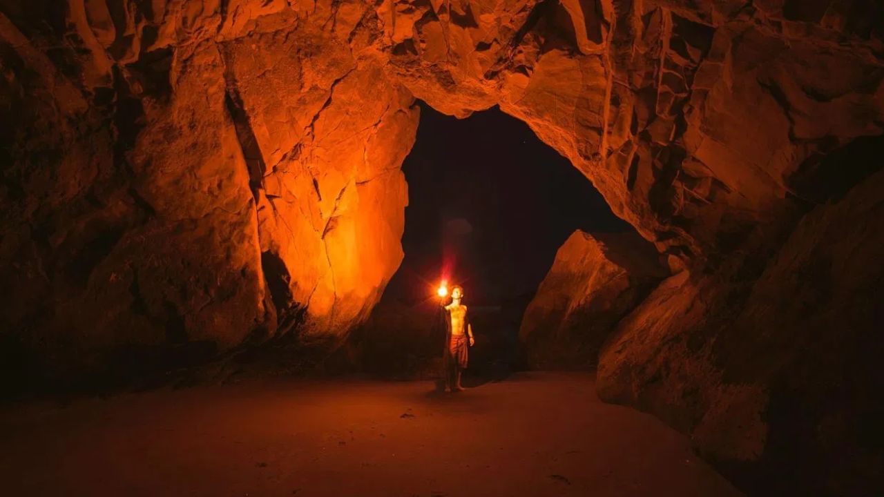 पत्नी, मुलांना सोडून गुहेत जाऊन बसला, आता 40,000 फॉलोअर्ससह मालामाल