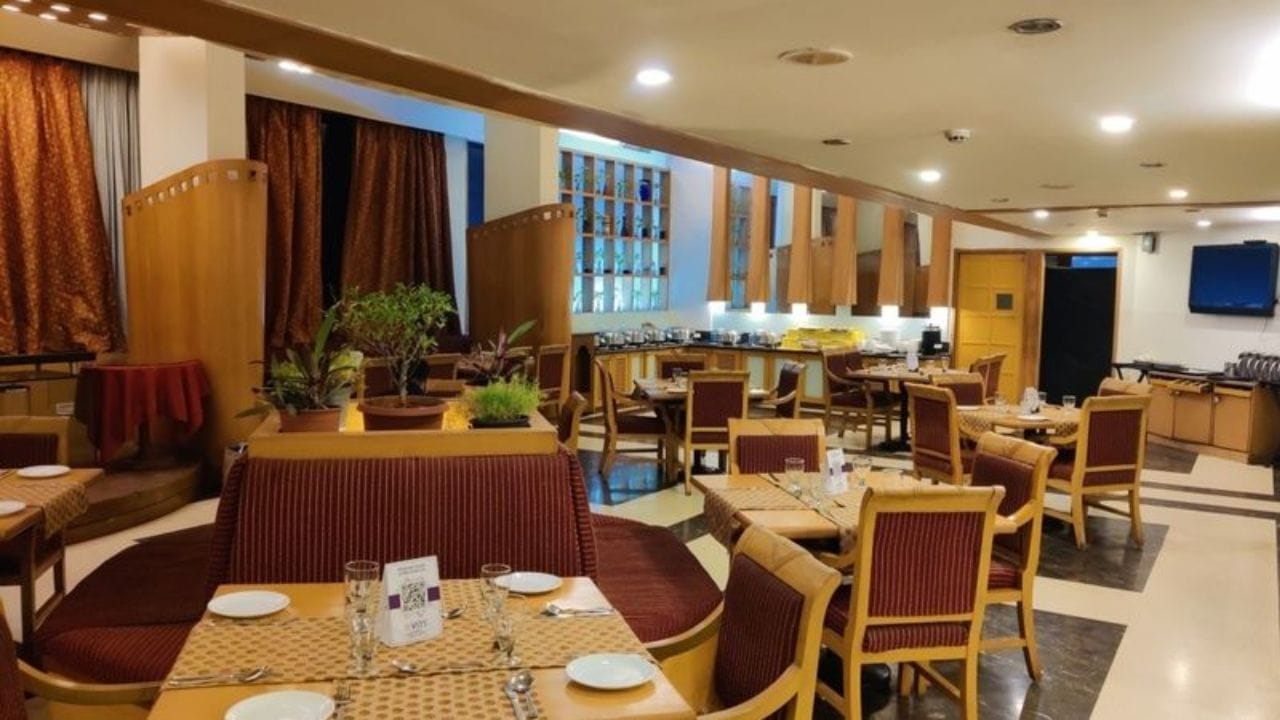 रमेश हवेली यांनी धनदा कॉर्पोरेशन नावाची कंपनी उभी केली होती. त्याचे शेअर्स विकले. शेअर्स होल्डरला परतावा देण्याचे ठरवलं. काही काळ परतावा दिला. त्या नंतर बँक करप्ट झाल्याचं सांगून परतावा देणे बंद केले