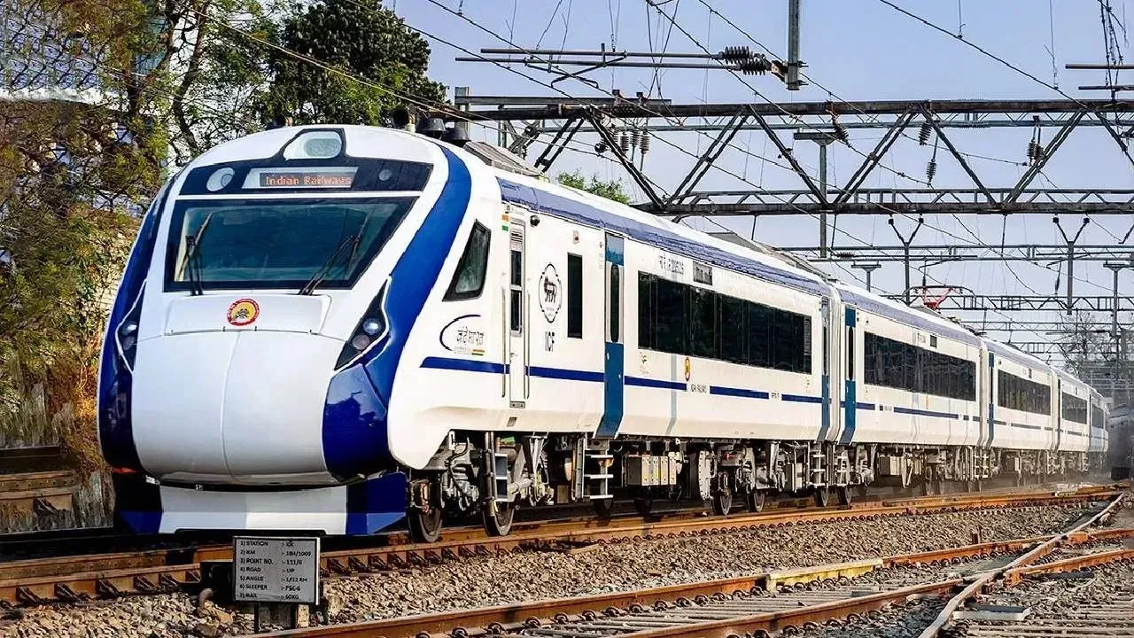 Vande Bharat: रेल्वे प्रवाशांसाठी खुशखबर! राज्यातील 'या' शहराला 4 वंदे भारत ट्रेन मिळणार Vande Bharat: रेल्वे प्रवाशांसाठी खुशखबर! राज्यातील 'या' शहराला 4 वंदे भारत ट्रेन मिळणार