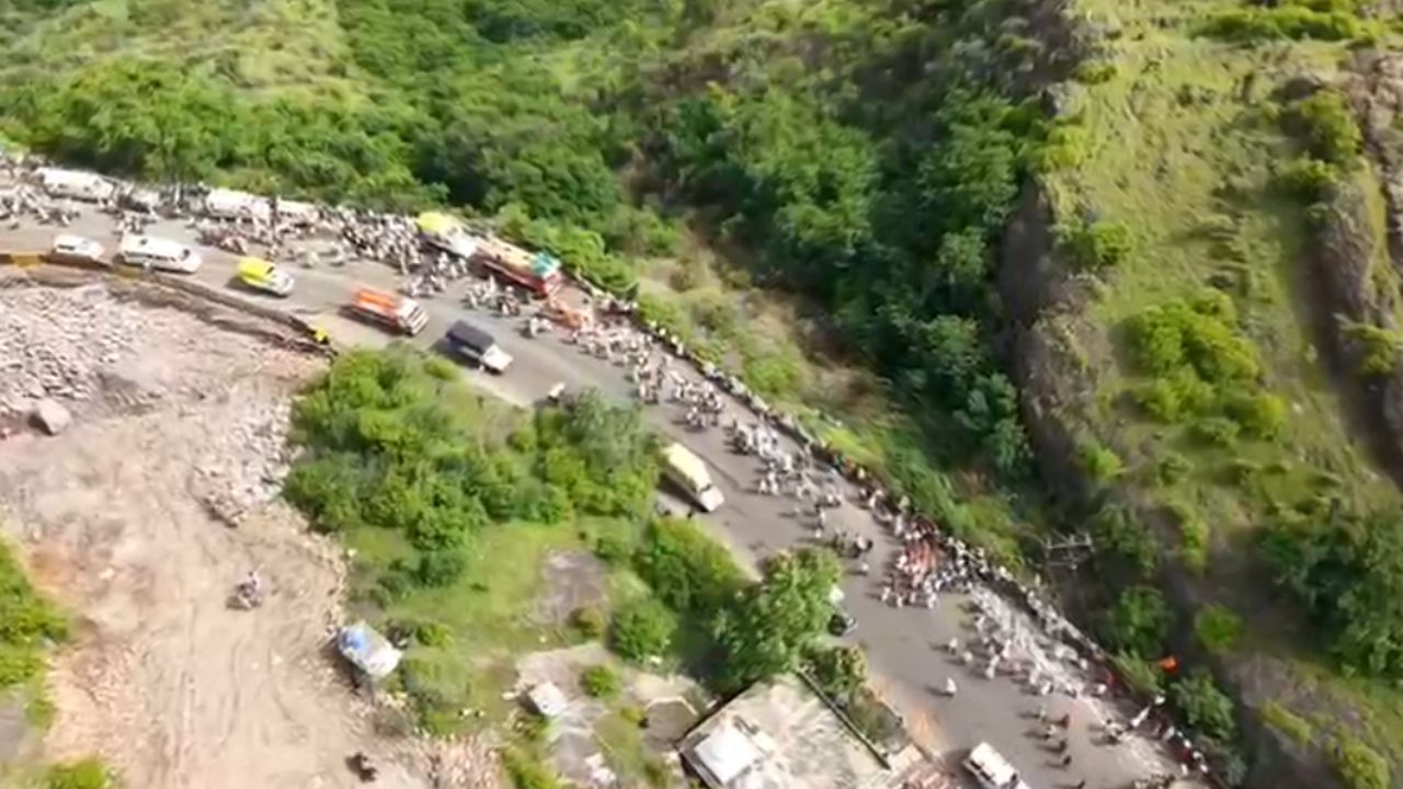 माऊलींच्या पालखी मार्गावरील अवघड दिवे घाट मार्गावर वारकऱ्यांना जलद उपचार मिळावेत यासाठी बाईक ॲम्बुलन्सची सुविधा करण्यात आली आहे. वारकऱ्यांच्या गर्दीतून चार चाकी रुग्णवाहिका त्वरित रुग्णापर्यंत पोहोचवणे अवघड असल्याने या बाईक ॲम्बुलन्सद्वारे सेवा पुरवण्यात येतील.