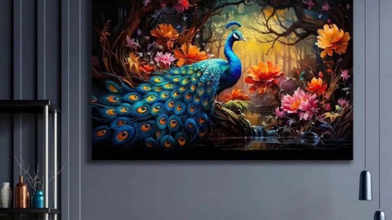 घराच्या दारावर मोराचा फोटो लावा. यामुळे वाईट शक्तींचा प्रभाव कमी होतो. तसेच सकारात्मक उर्जेसह घरातील वातावरण चांगलं राहतं. मोर हा शुभ मानला जातो. 