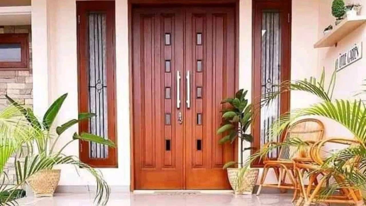 वास्तुशास्त्रात अनेक नियम सांगितले गेले आहे. घर बांधताना आणि सजवताना काही नियमांचं पालन करणं गरजेचं आहे. वास्तुशास्त्रात घराच्या मुख्य प्रवेशद्वारासमोर काही वस्तू असणं शुभ मानलं जात नाही. या वस्तू कोणत्या ते जाणून घेऊयात.