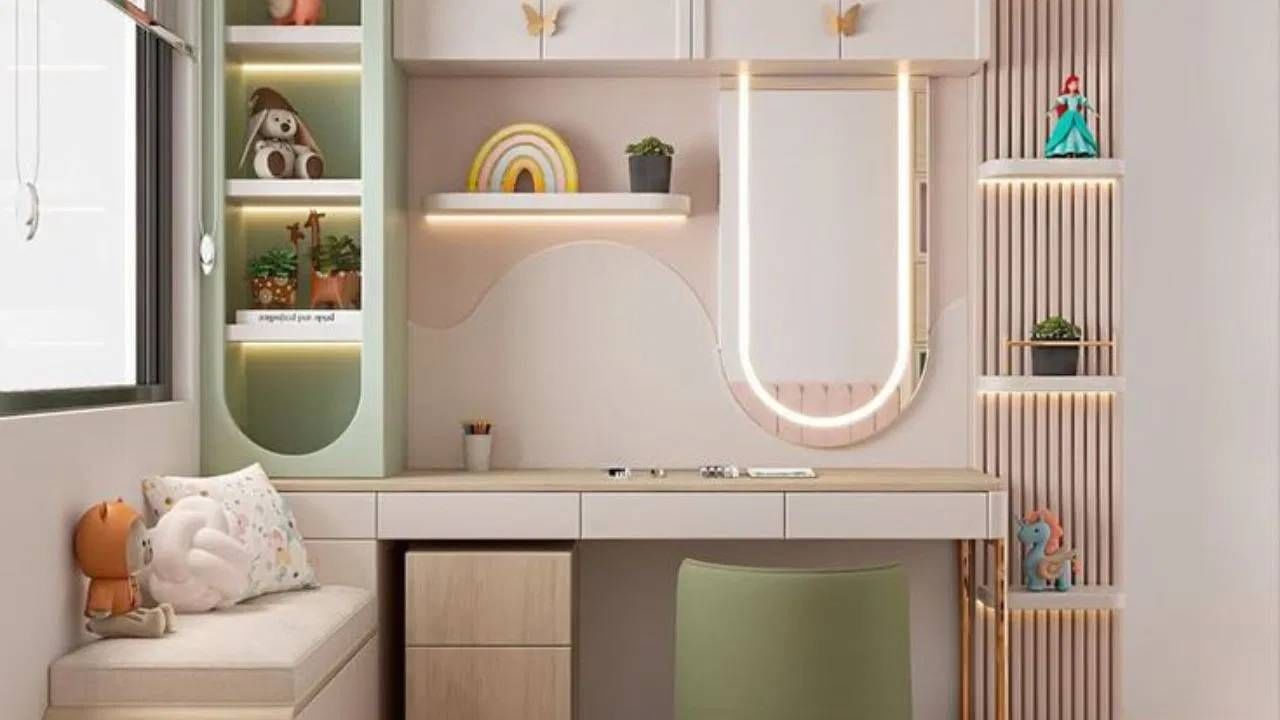 पूर्व किंवा उत्तर दिशेला तोंड करून अभ्यास करणं उत्तम मानलं गेलं आहे. यासाठी मुलांना या दिशेकडे पाहून अभ्यास करण्याचा सला दिला जातो. 