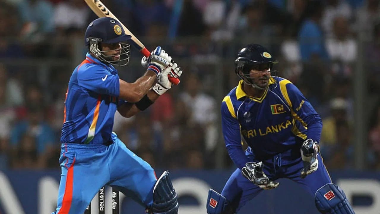 पीयूष चावला याच्या निवृत्तीनंतर वनडे वर्ल्ड कप जिंकणाऱ्या संघातील विराट कोहली हा  आता एकटा सक्रीय क्रिकेटर राहिला आहे. विराटचा त्याच्या आंतरराष्ट्रीय कारकीर्दीतील 2011 सालचा पहिलावहिला वनडे वर्ल्ड कप होता.  (Photo Credit : Getty Images)