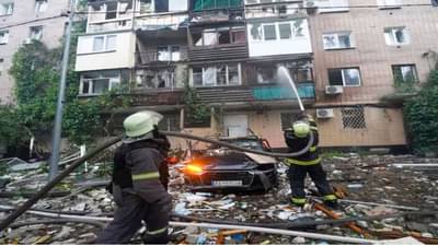 रशियाचा युक्रेनवर पुन्हा तुफान हल्ला, ड्रोन अन् क्षेपणास्त्रांचा पाऊस पाडताच  झेलेन्स्कीकडून शांततेसाठी साकडे?