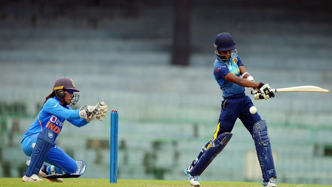 शनिवारी श्रीलंकेत चिकनगुनियाला महामारी घोषित करण्यात आलं. कँडीत चिकनगुनियाचे हजारो रुग्ण आढळले. त्यामुळे खबरदारी म्हणून एमर्जिंग आशिया कप स्पर्धा स्थगित करण्यात आली. (Photo Credit : BCCI/SLC TWITTER)