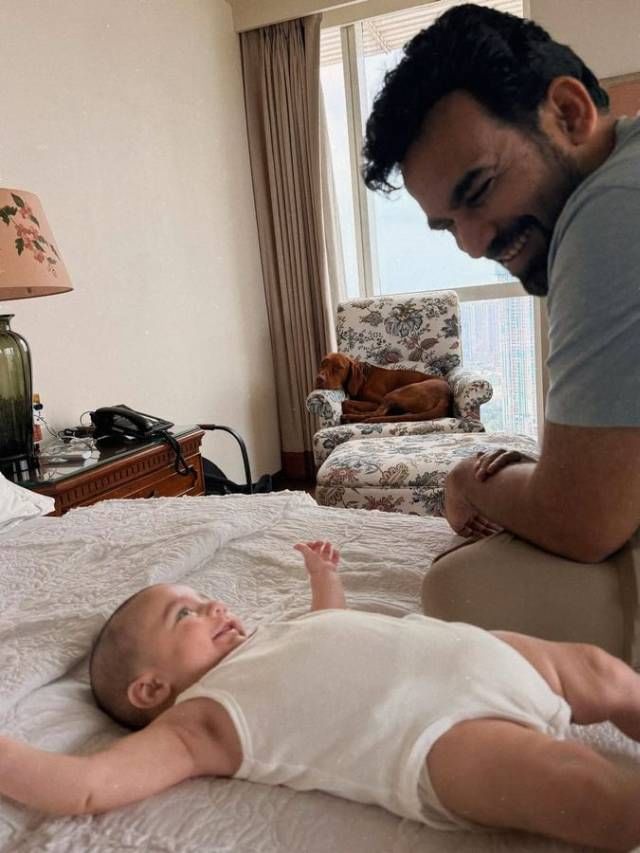 झहीर खान-सागरिका घाटगेच्या मुलाची पहिली झलक; कोणासारखा दिसतो चिमुकला? झहीर खान-सागरिका घाटगेच्या मुलाची पहिली झलक; कोणासारखा दिसतो चिमुकला?