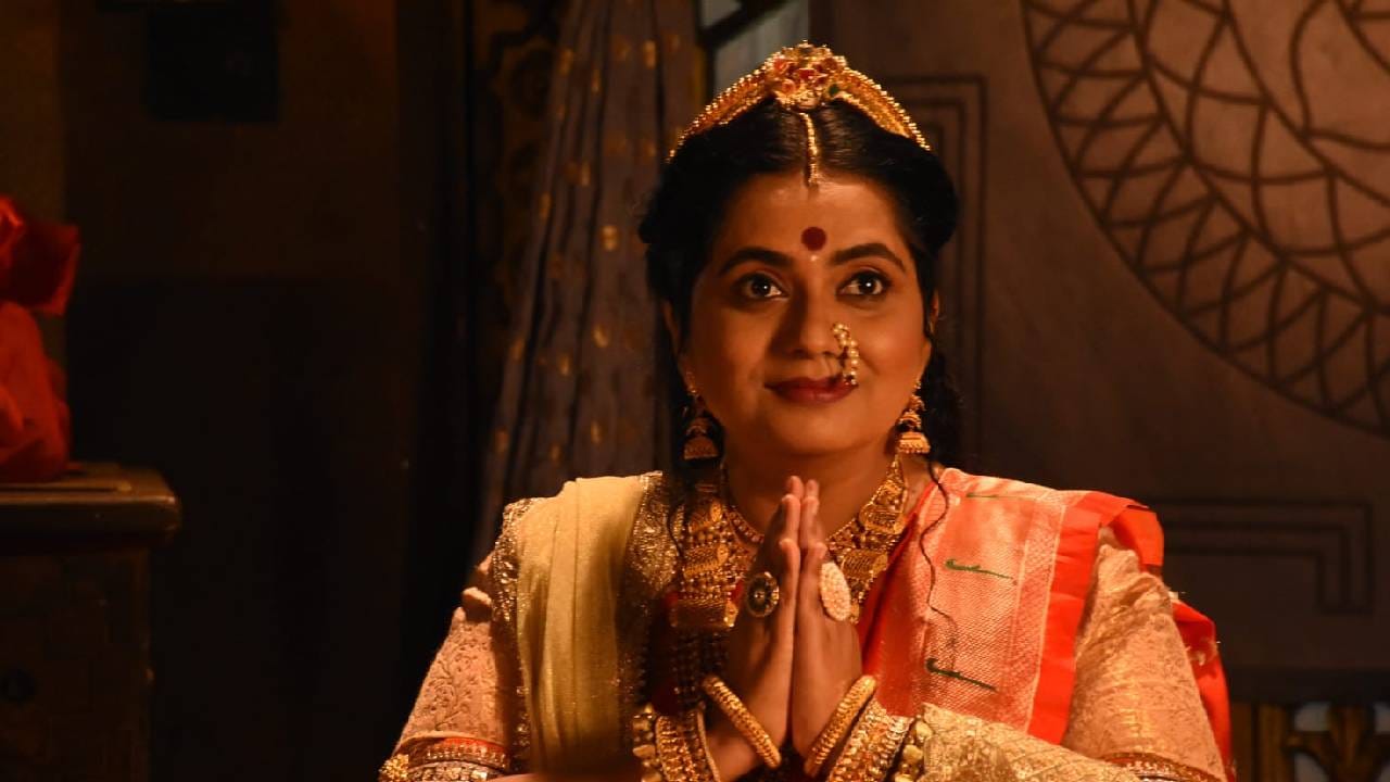 एखाद्याच्या लल्लाटी भविष्य लिहिणं हे सटवाईचं सोपं काम. परंतु इथे मात्र ते प्रचंड गुंतागुंतीचं ठरत आहे. त्यातली उलगडत जाणारी लीला मात्र तितकीच विलक्षण आश्चर्यकारक ठरणार आहे, जी थेट महिषासुराच्या अंताची सुरुवात ठरेल. 
