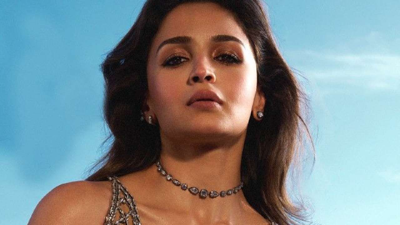 3-आलिया भट्ट (86.3 दशलक्ष फॉलोअर्स): आलिया भट्ट हिने Ed-a-Mamma नावाने मुलांसाठी इको-फ्रेंडली कपड्यांच्या ब्रँडचे लाँचिंग केले आहे. त्यांची प्रोडक्शन कंपनी Eternal Sunshine महिलांच्या कतृत्वाला न्याय देणारे चित्रपट साकारीत आहे. या कंपनीने Phool.co, Superbottoms आणि Nykaa सारख्या  ब्रँड्समध्येही गुंतवणूक केली आहे.